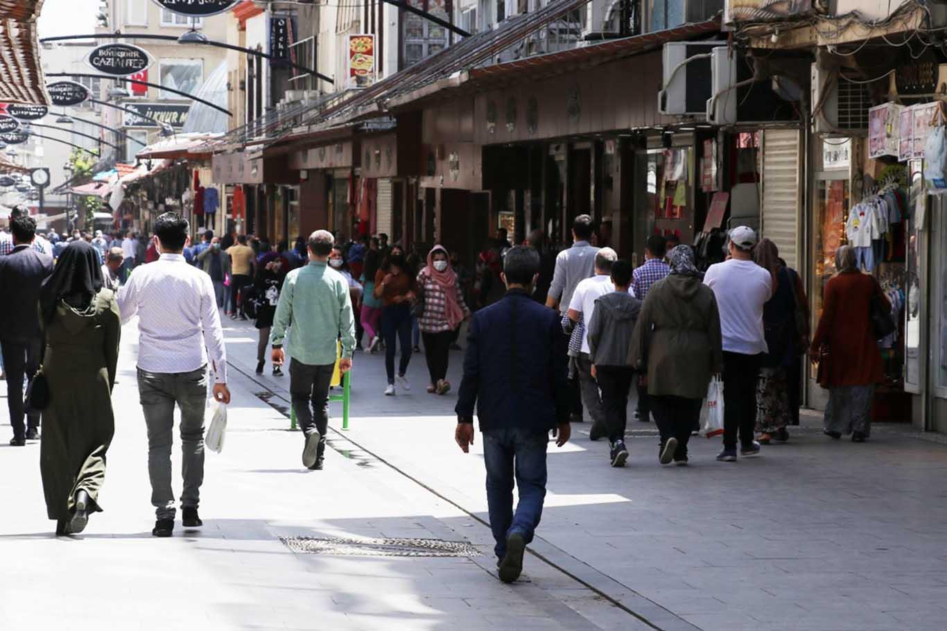 Covid-19 vakalarının arttığı Gaziantep’te manzara değişmiyor Covid-19 vakalarının arttığı Gaziantep’te manzara değişmiyor
